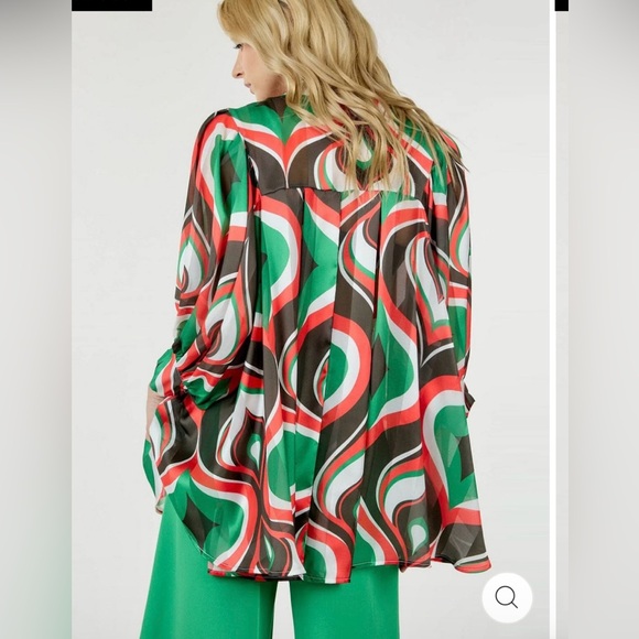 Red and Black Graphic Blouse with Flutter Sleeves - Picture 3 of 12